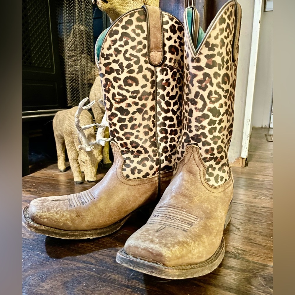 Ariat Ladies Circuit Savanna Leopard Print Square Toe Boots